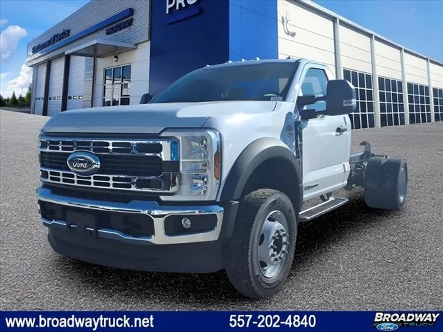 2025 Ford F-600 photo 1