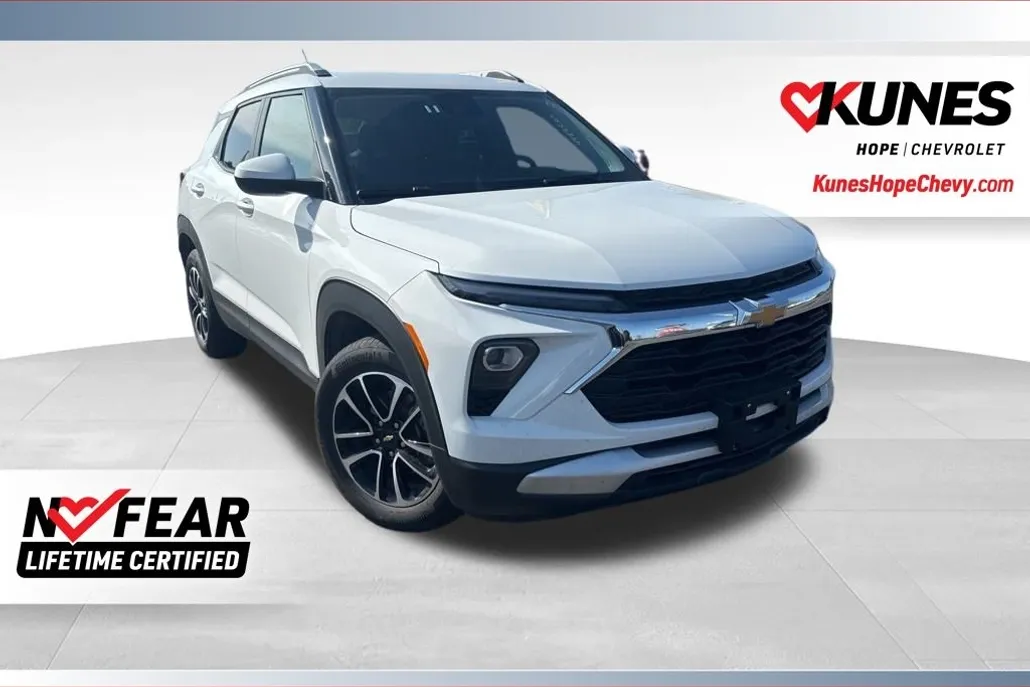 2024 Chevrolet Trailblazer LT photo 1
