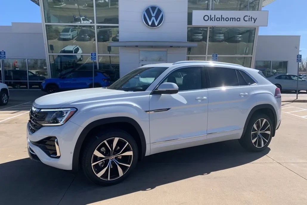 2025 Volkswagen Atlas Cross Sport SEL Premium R-Line photo 1