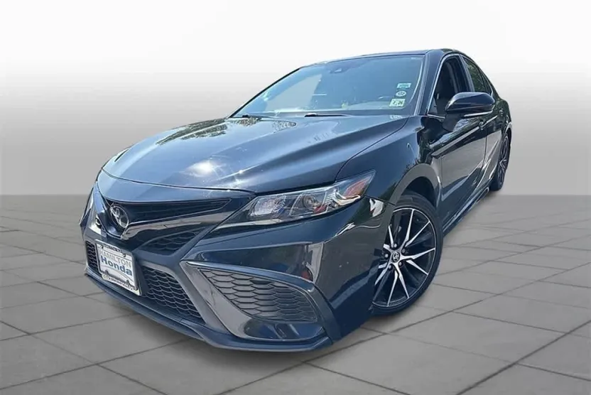 2021 Toyota Camry SE photo 1