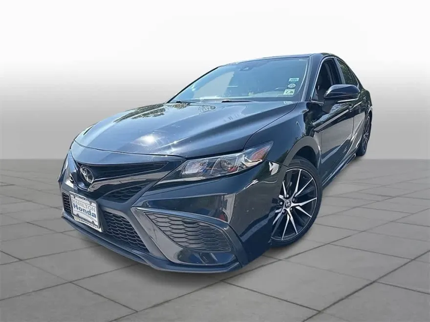 2021 Toyota Camry SE photo 1