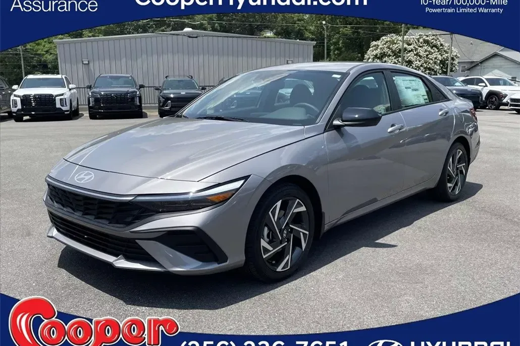 2025 Hyundai Elantra SEL Sport photo 1