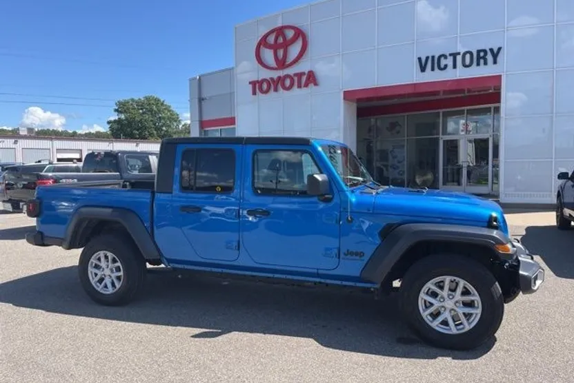 2023 Jeep Gladiator Sport photo 1