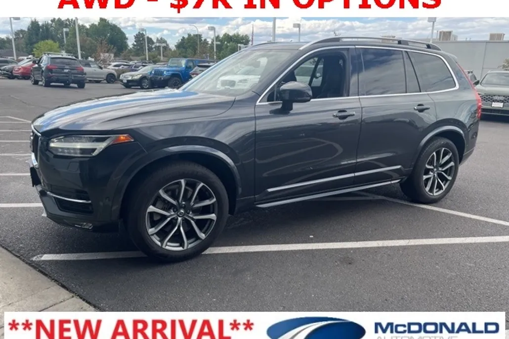 2017 Volvo XC90 T6 Momentum photo 1