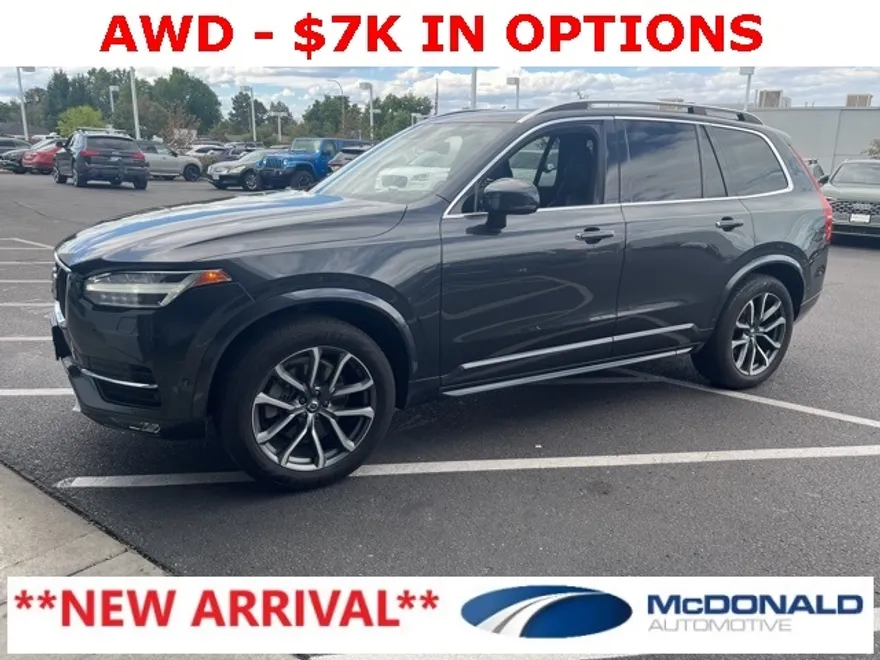 2017 Volvo XC90 T6 Momentum photo 1