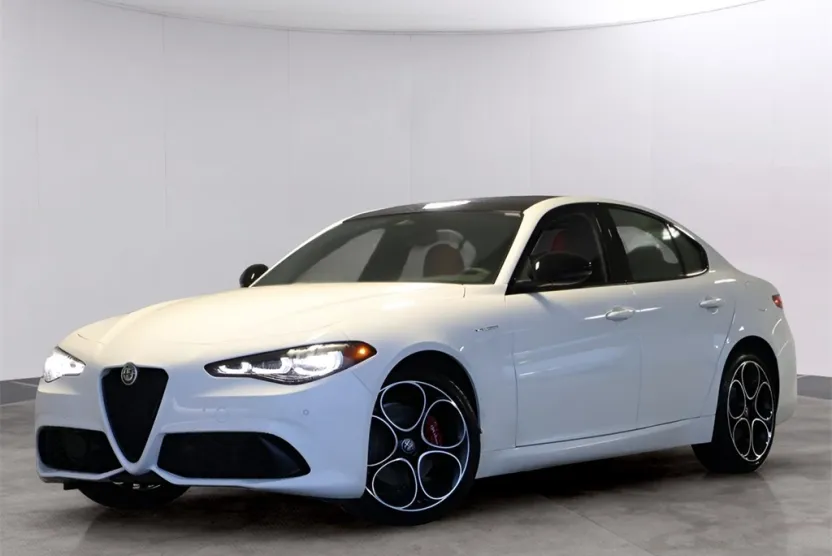 2025 Alfa Romeo Giulia Base photo 1