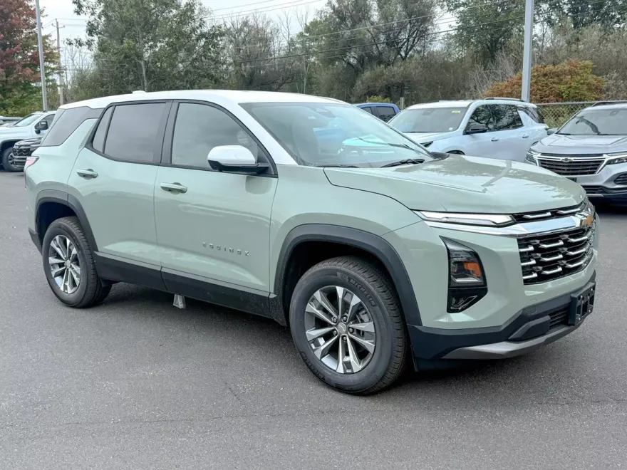 2026 Chevrolet Equinox LT photo 1