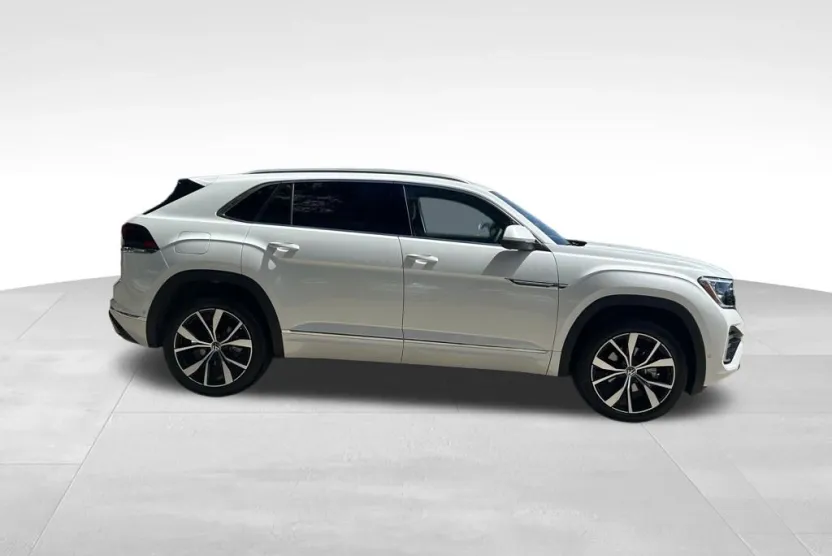 2026 Volkswagen Atlas Cross Sport SEL Premium R-Line photo 1