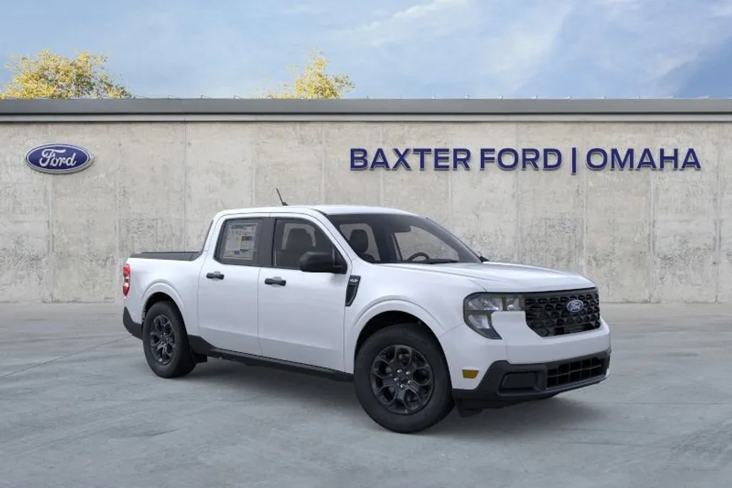 2025 Ford Maverick XLT photo 1