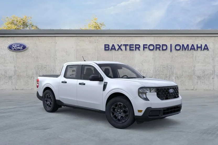 2025 Ford Maverick XLT photo 1