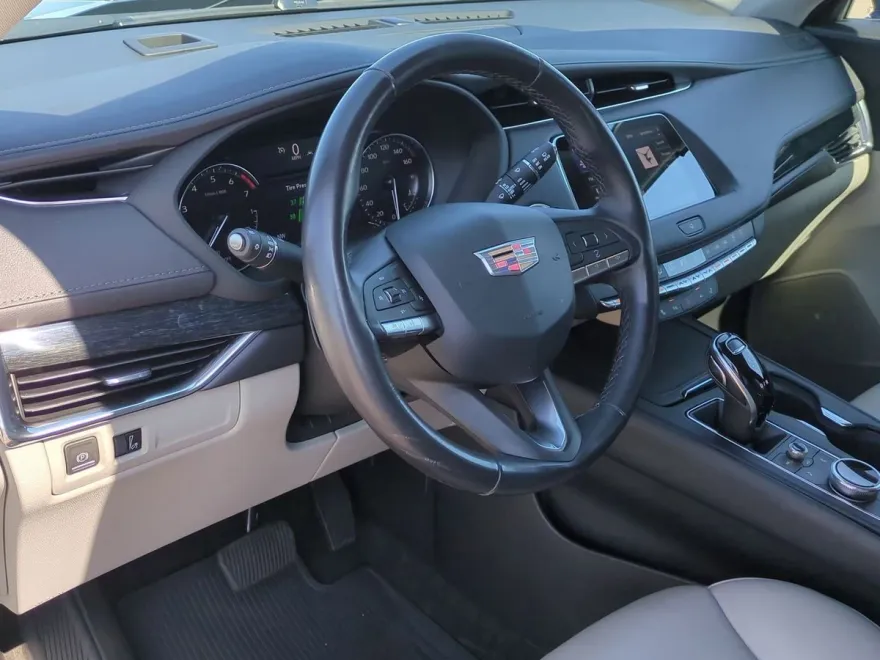 2022 Cadillac XT4 Premium Luxury photo 1
