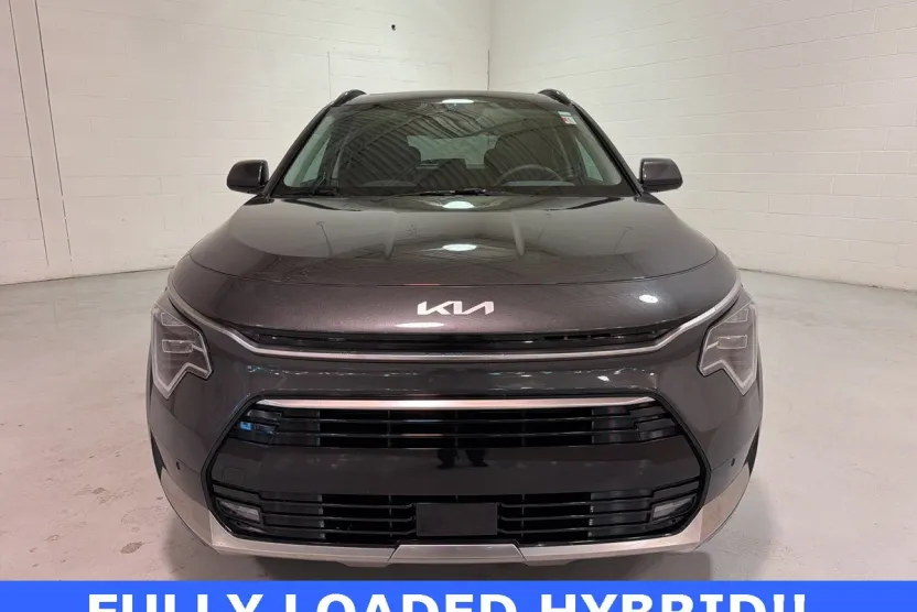 2024 Kia Niro SX Touring photo 1