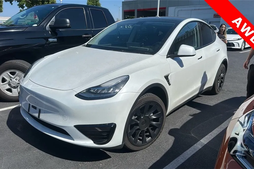 2023 Tesla Model Y Long Range photo 1