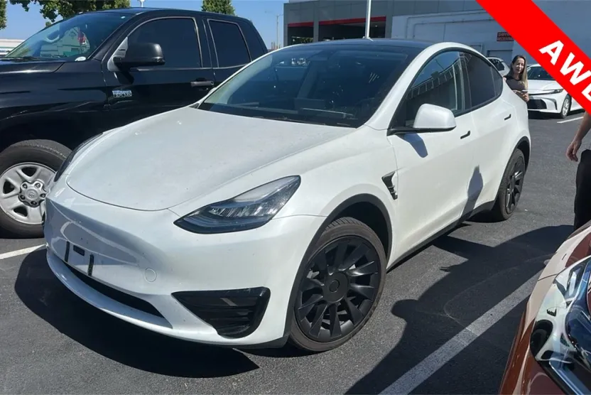 2023 Tesla Model Y Long Range photo 1