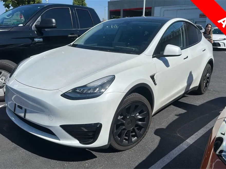 2023 Tesla Model Y Long Range photo 1