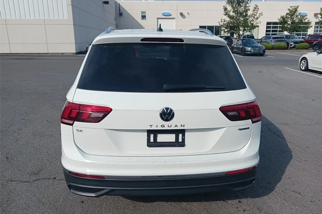 2022 Volkswagen Tiguan SE photo 1