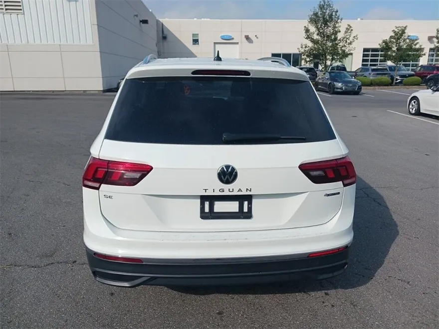 2022 Volkswagen Tiguan SE photo 1