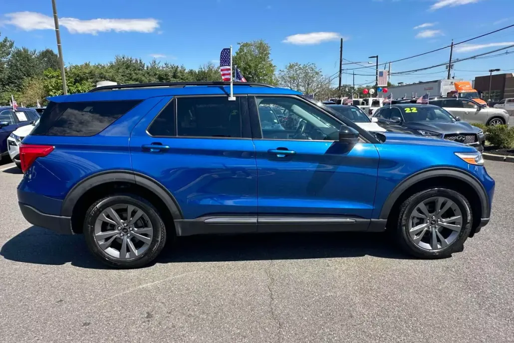 2022 Ford Explorer XLT photo 1