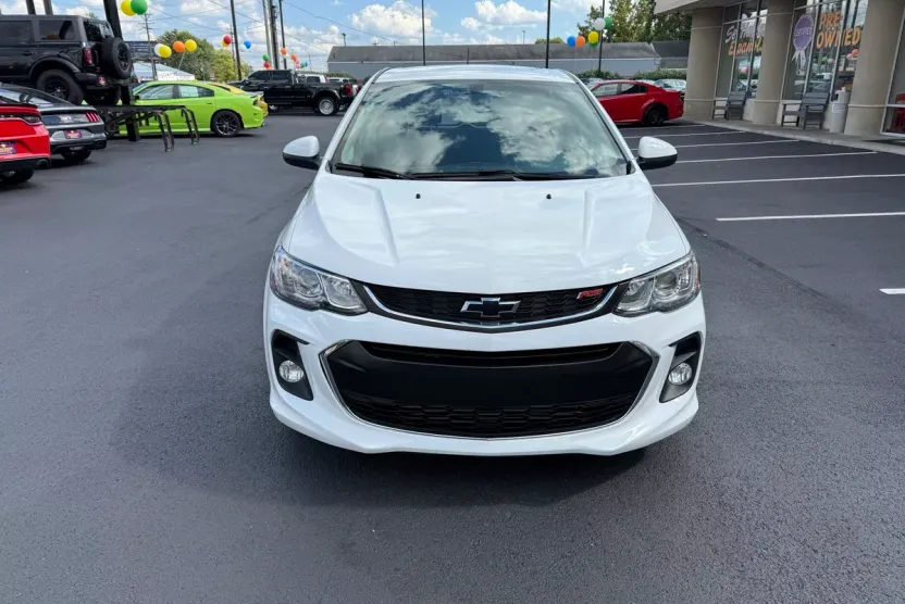 2019 Chevrolet Sonic LT photo 1
