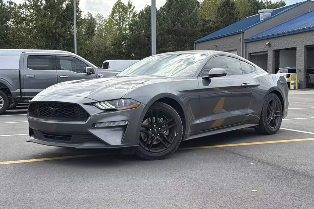 2021 Ford Mustang EcoBoost photo 1