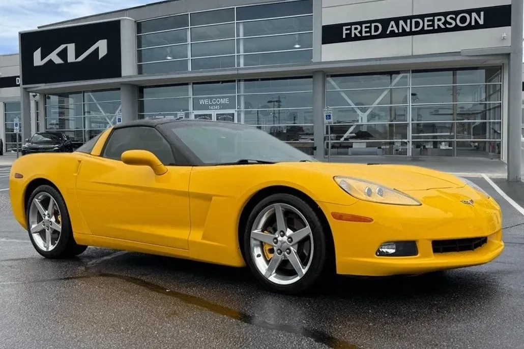 2005 Chevrolet Corvette Base Coupe photo 1