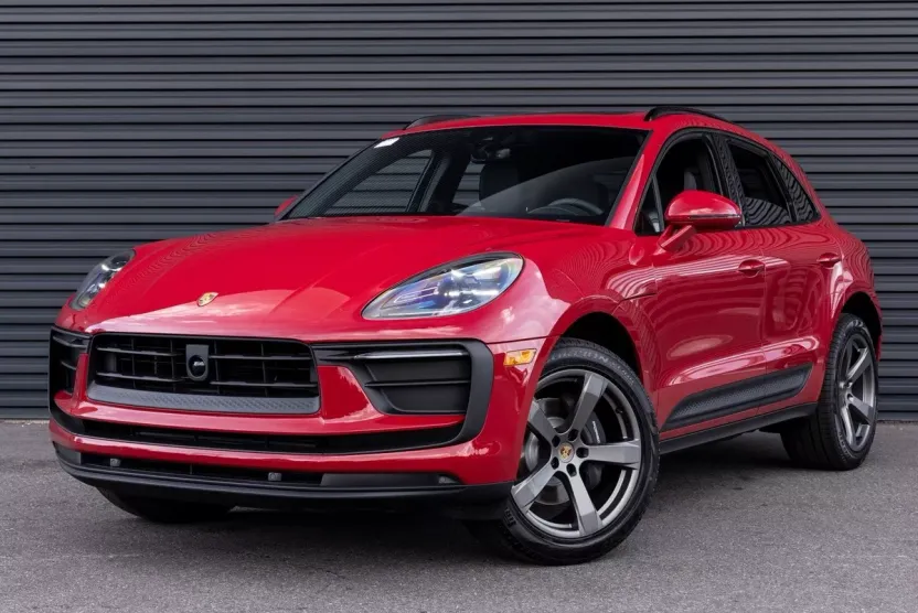 2025 Porsche Macan T photo 1
