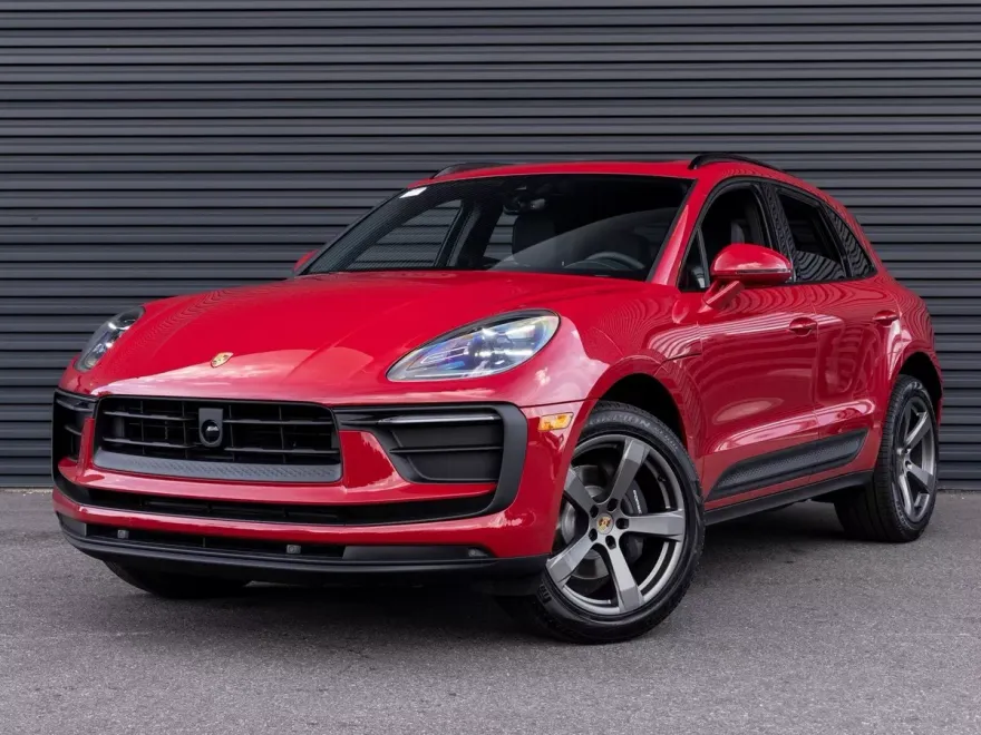 2025 Porsche Macan T photo 1