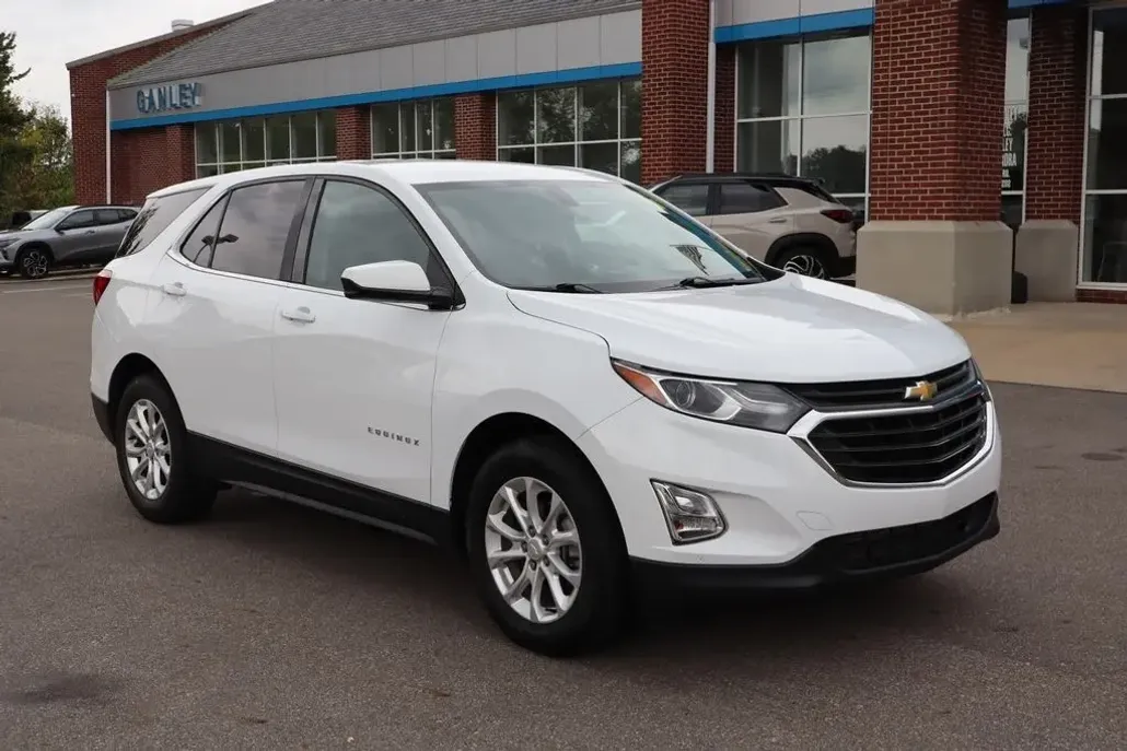 2019 Chevrolet Equinox LT photo 1