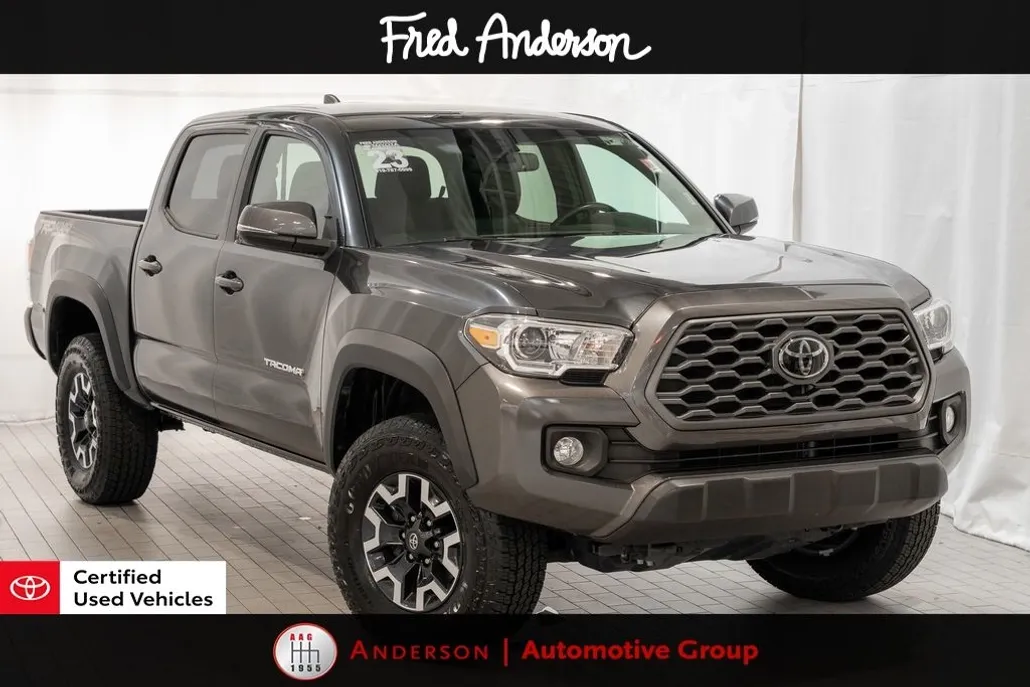 2023 Toyota Tacoma TRD Off-Road photo 1