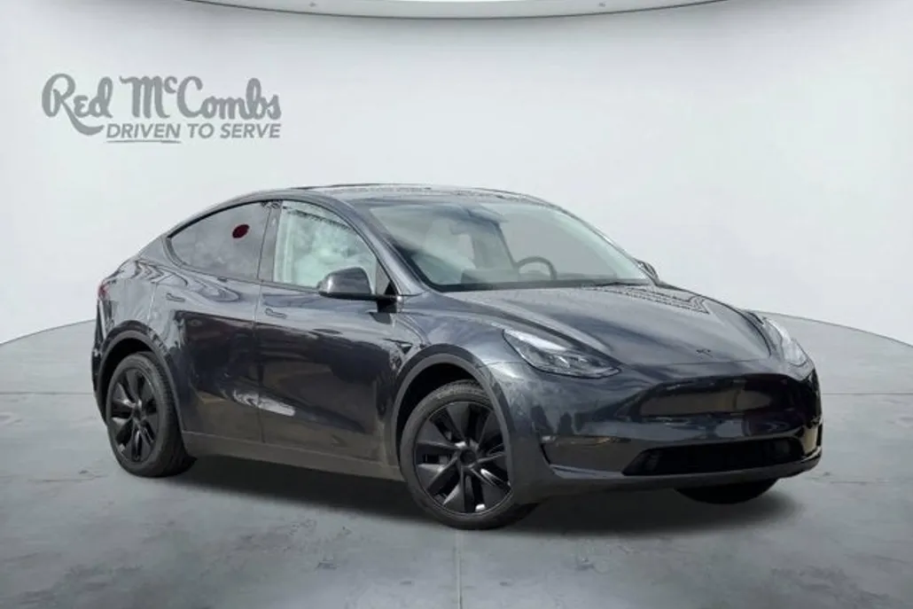 2025 Tesla Model Y Long Range photo 1