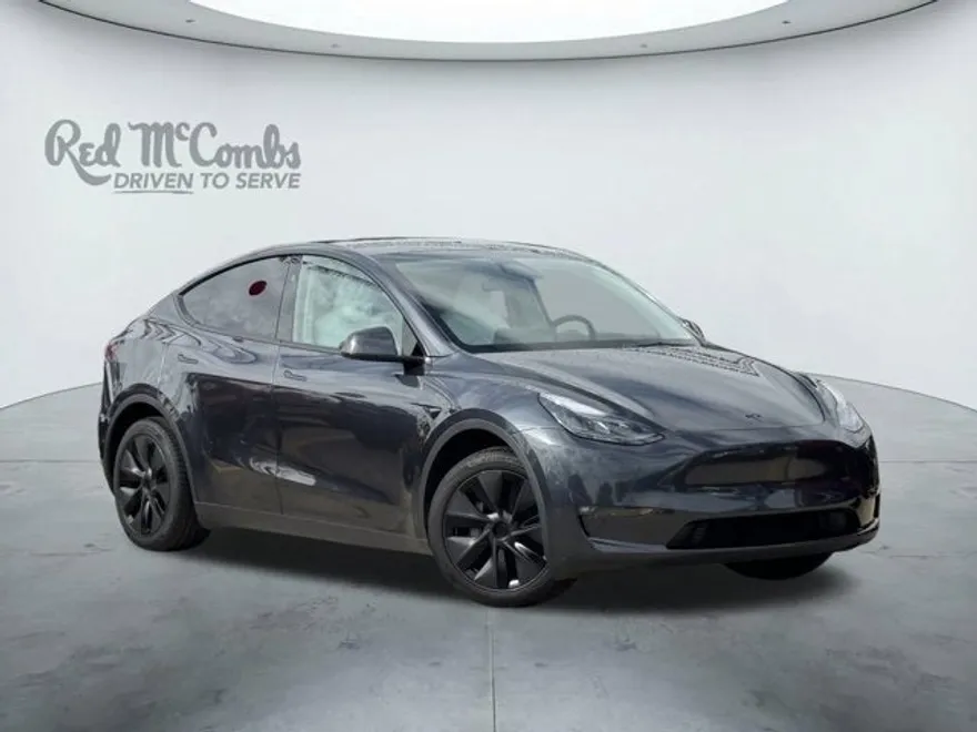 2025 Tesla Model Y Long Range photo 1