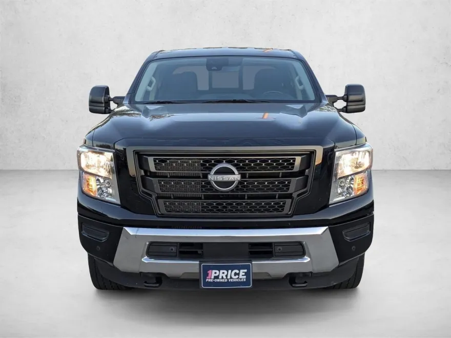 2023 Nissan Titan SV Crew Cab photo 1