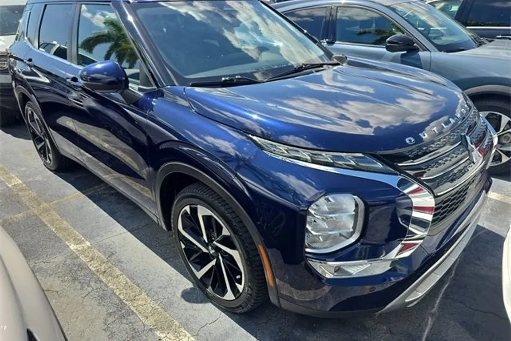 2024 Mitsubishi Outlander SE photo 1