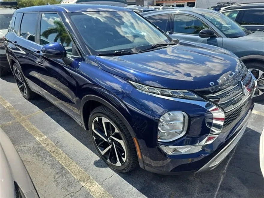 2024 Mitsubishi Outlander SE photo 1