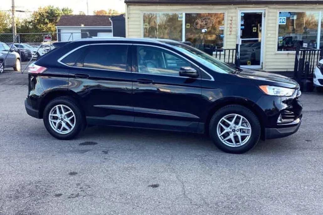 2021 Ford Edge SEL photo 1