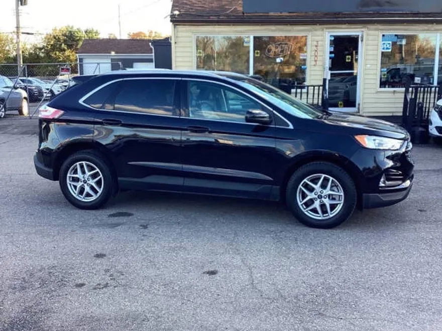 2021 Ford Edge SEL photo 1