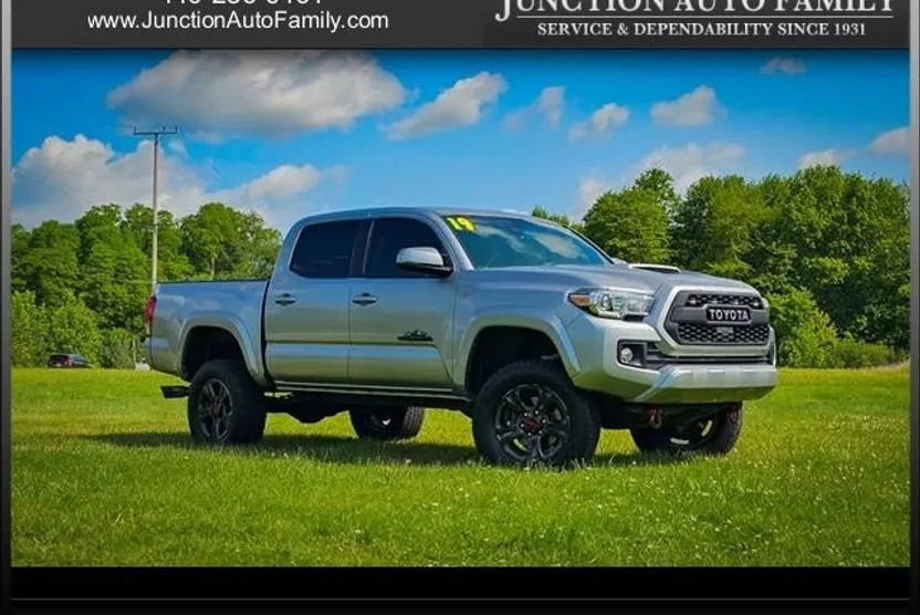2019 Toyota Tacoma TRD Sport photo 1