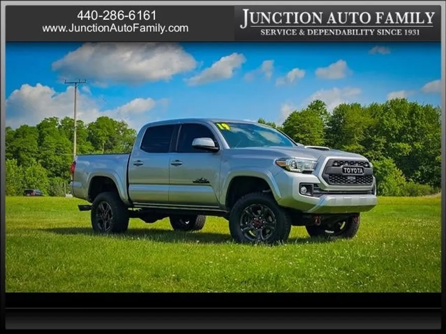 2019 Toyota Tacoma TRD Sport photo 1