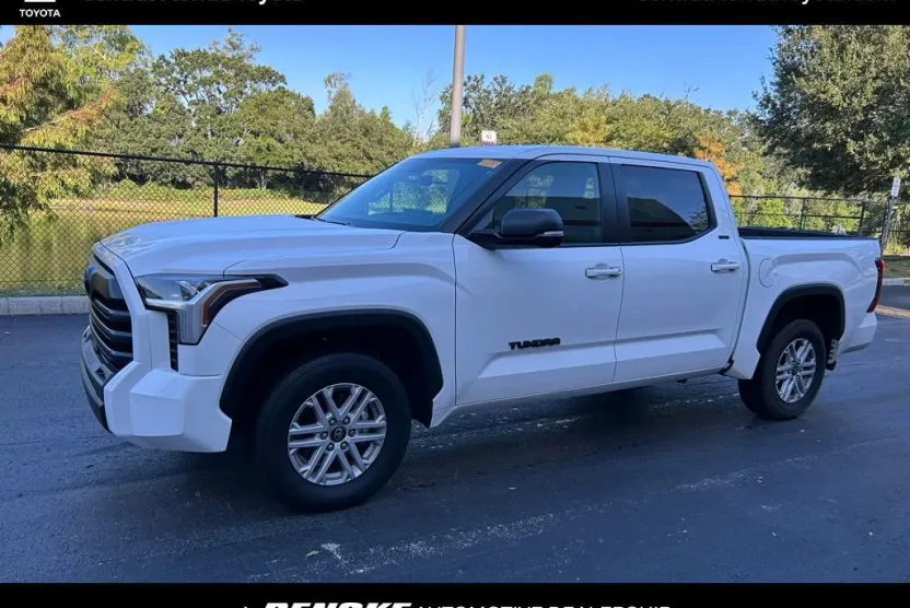 2025 Toyota Tundra SR5 photo 1