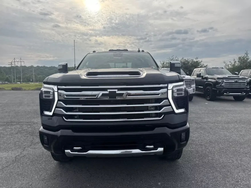 2024 Chevrolet Silverado 2500HD High Country photo 1