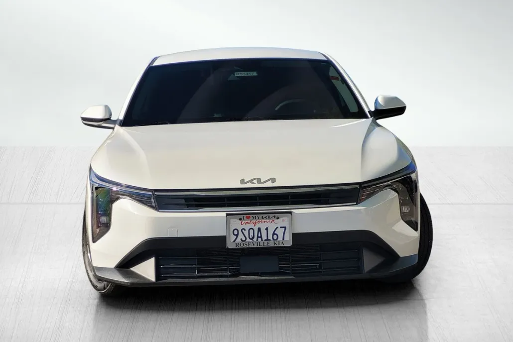 2025 Kia K4 LXS photo 1
