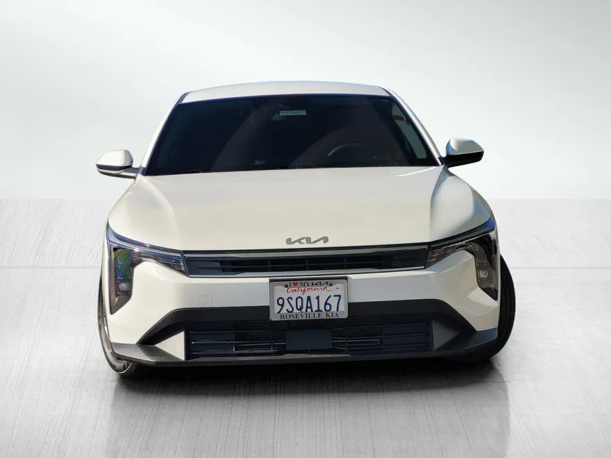 2025 Kia K4 LXS photo 1