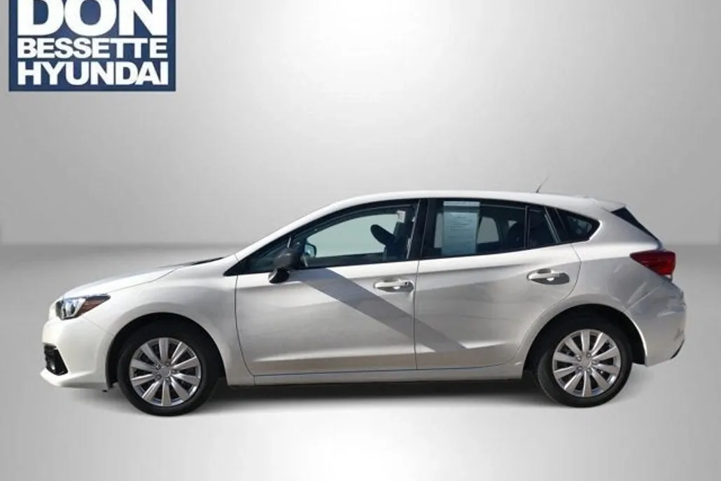 2021 Subaru Impreza 2.0i photo 1