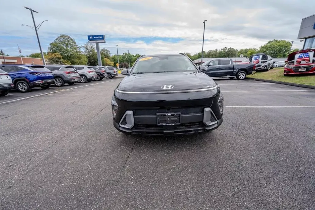 2025 Hyundai Kona SEL photo 1