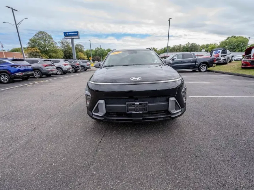 2025 Hyundai Kona SEL photo 1