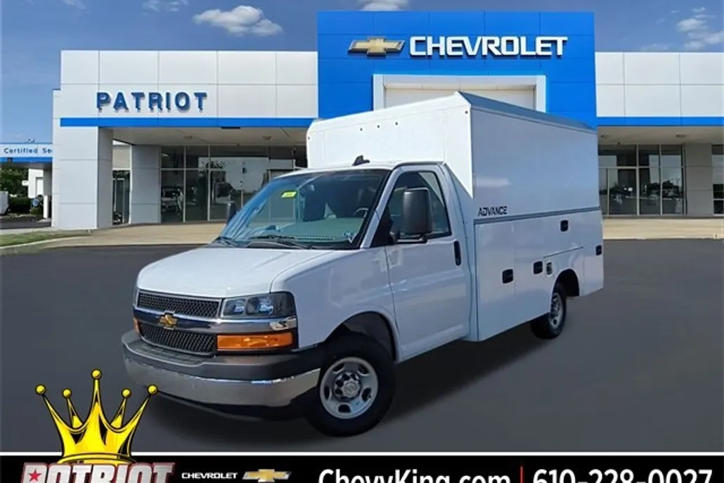 2025 Chevrolet Express Cutaway 3500 photo 1