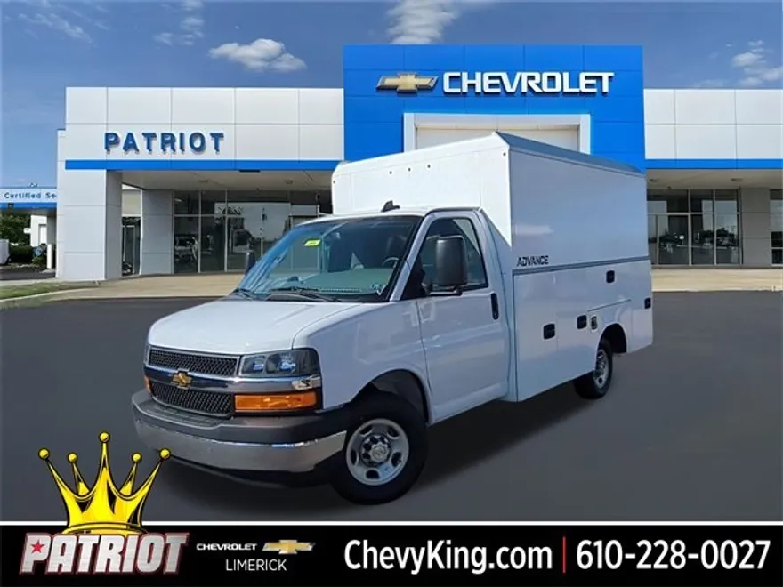 2025 Chevrolet Express Cutaway 3500 photo 1