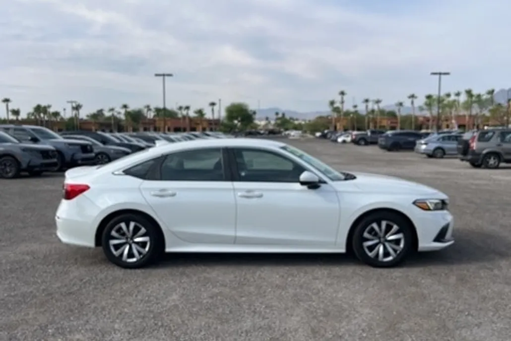 2022 Honda Civic LX photo 1