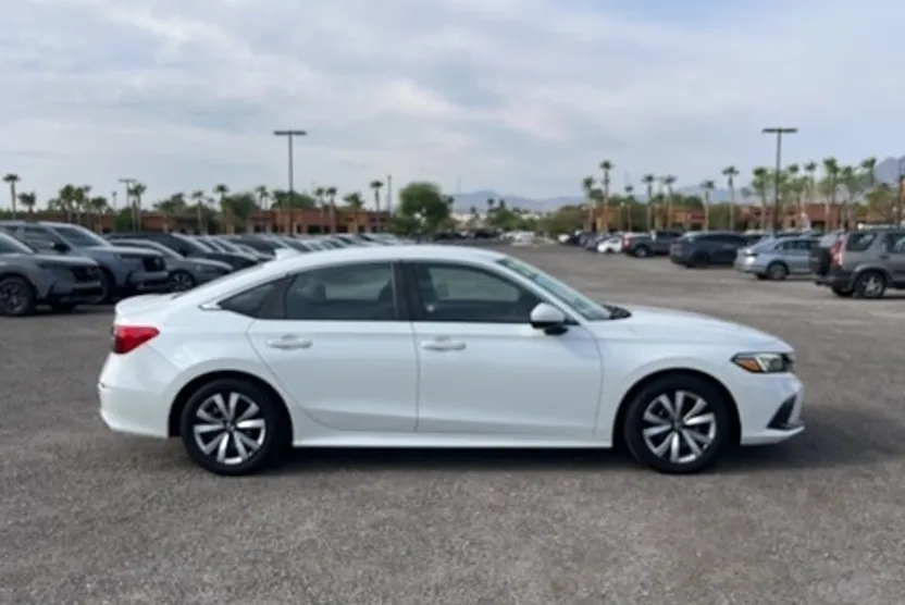 2022 Honda Civic LX photo 1