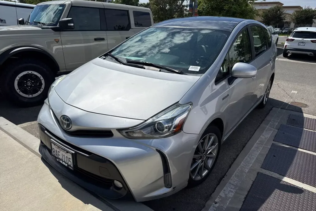 2017 Toyota Prius V Five photo 1